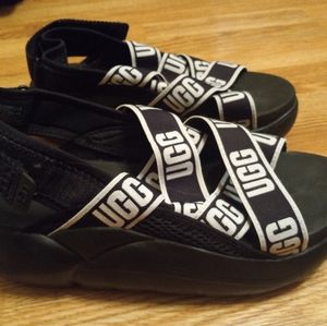 Women's Uggs..sandals..good condition, size 9..
